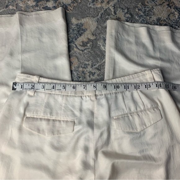 Theory Cream Wide-Leg Pants - Picture 9 of 9